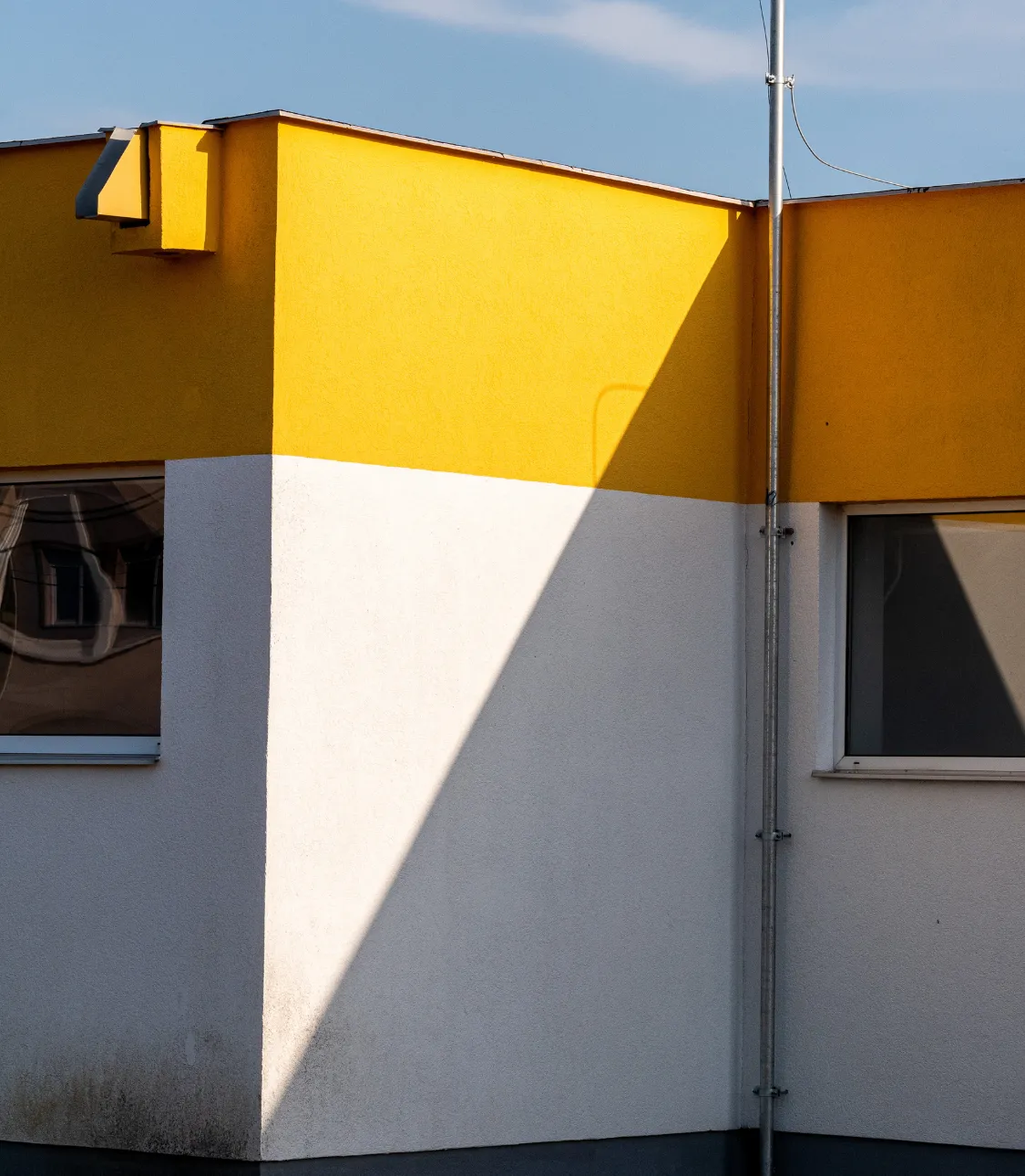 Strong adhesion to masonry surfaces